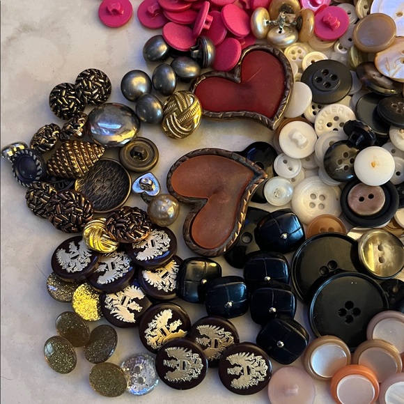 Assorted Vintage Buttons Lot lucite mother of pearl etc - Picture 4 of 9